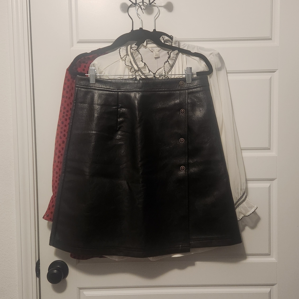 Elegant Black Leather Skirt